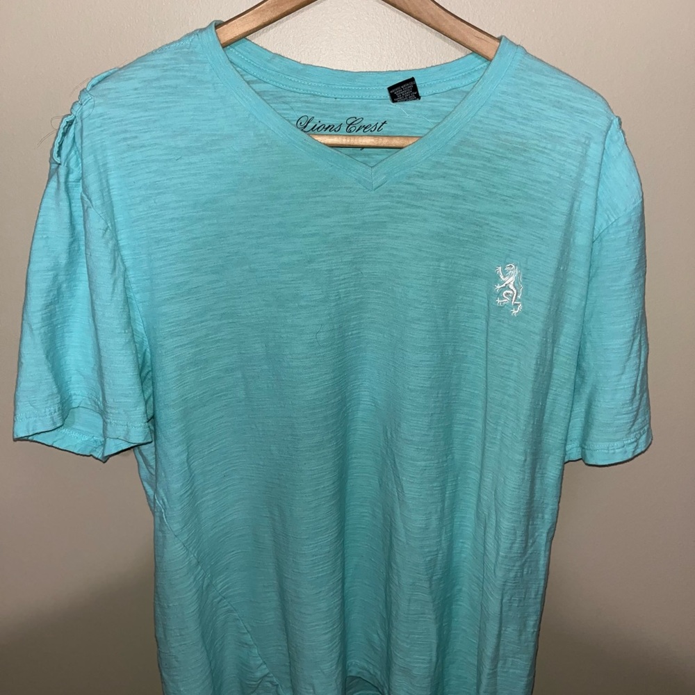 Lion Crest Aqua V-Neck T-Shirt